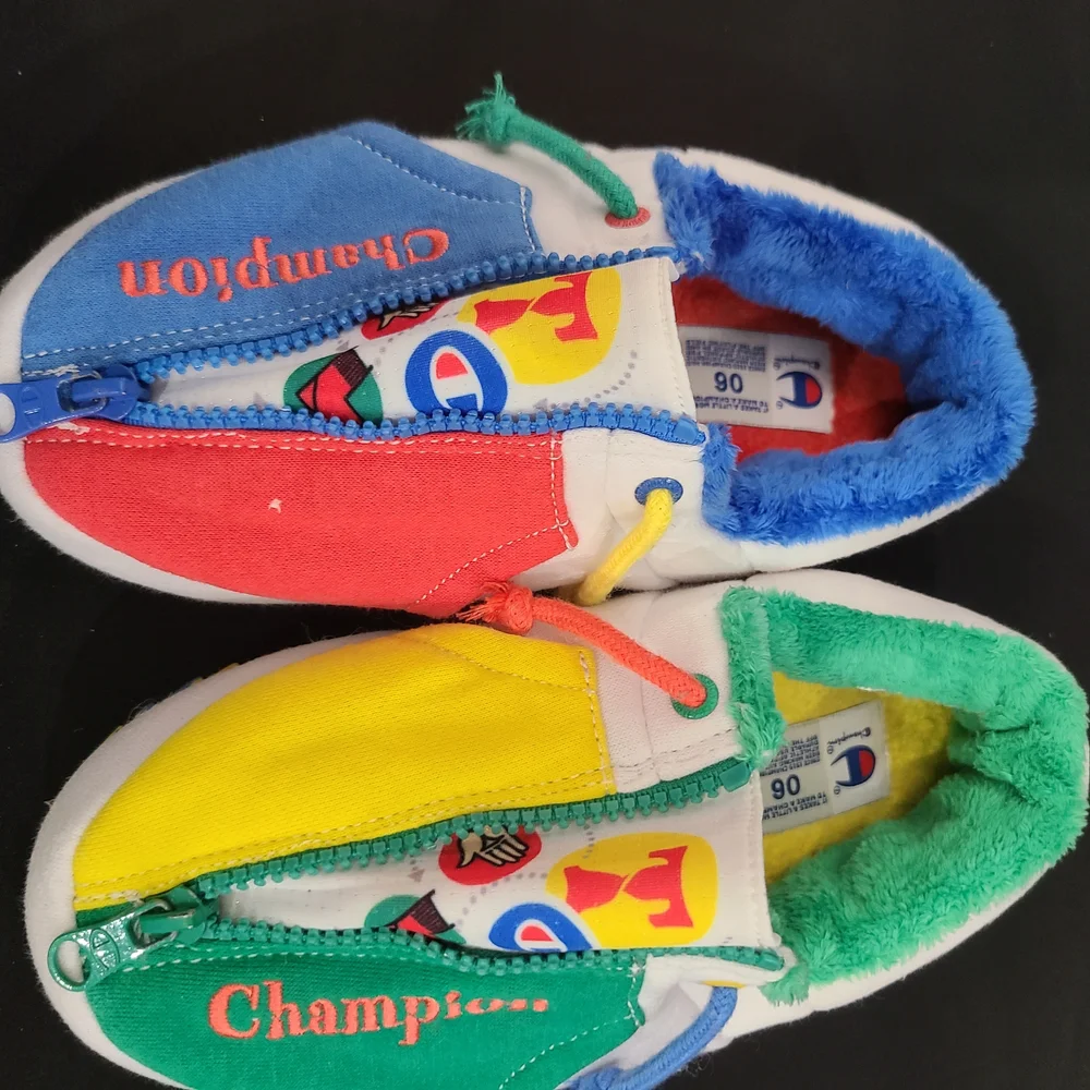 Champion X Twister slippers Size 6 Youth Rare